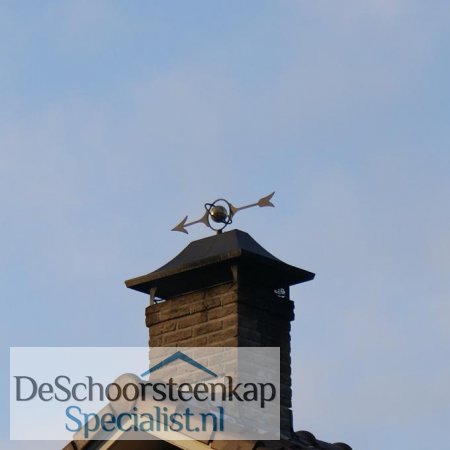 Schoorsteenkap zadeldak met windwijzer wereldbol