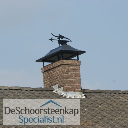 Een schoorsteenkap zadeldak met windwijzer vlag!